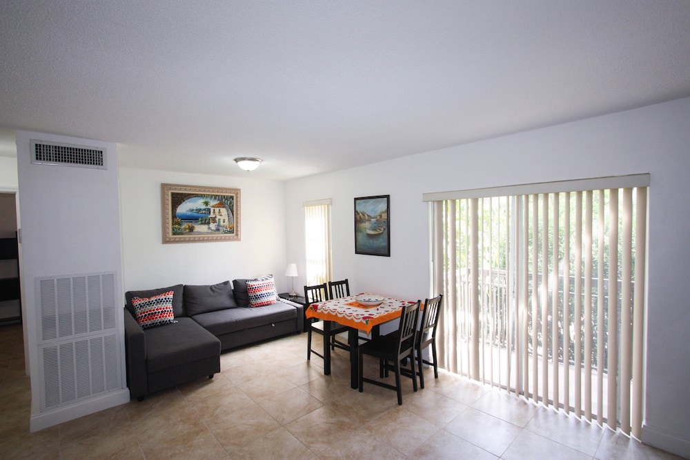 Sunny Isles Apartments 36/73