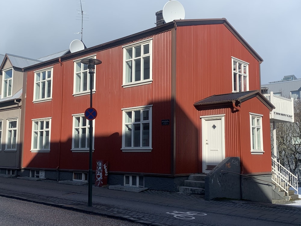 Old Charm Reykjavik Apartments 2/48