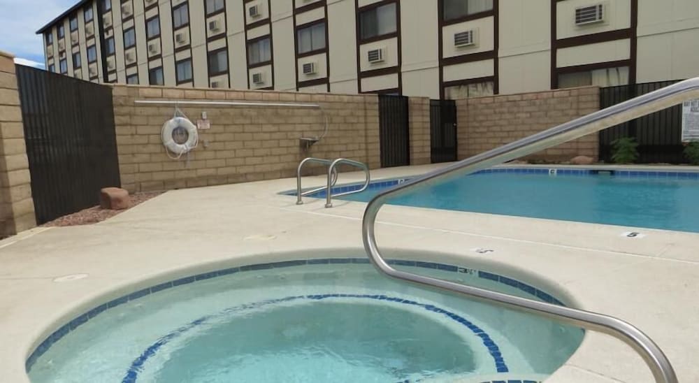 Longhorn Casino & Hotel 36/42