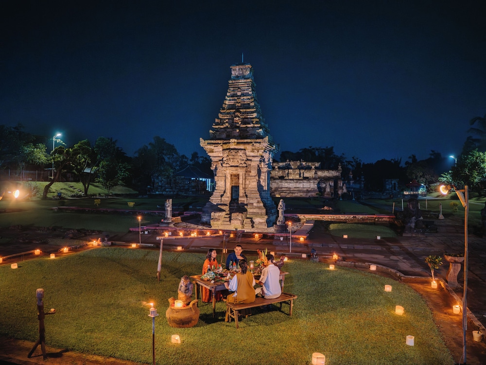 Hotel Tugu Blitar 65/67