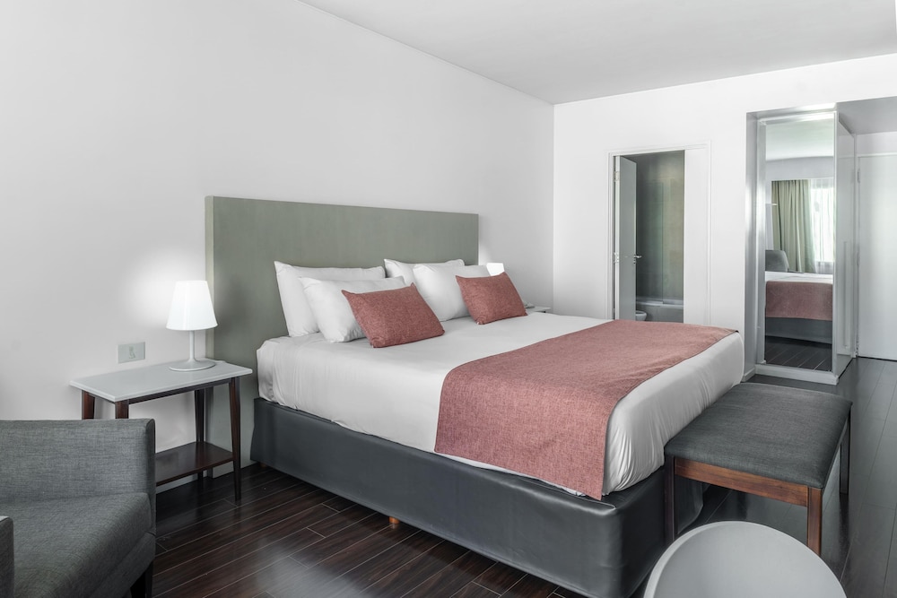 Room, Queen Bed, Accessible, Dazzler By Wyndham Buenos Aires Recoleta Ex Dazzler Recoleta 9/10
