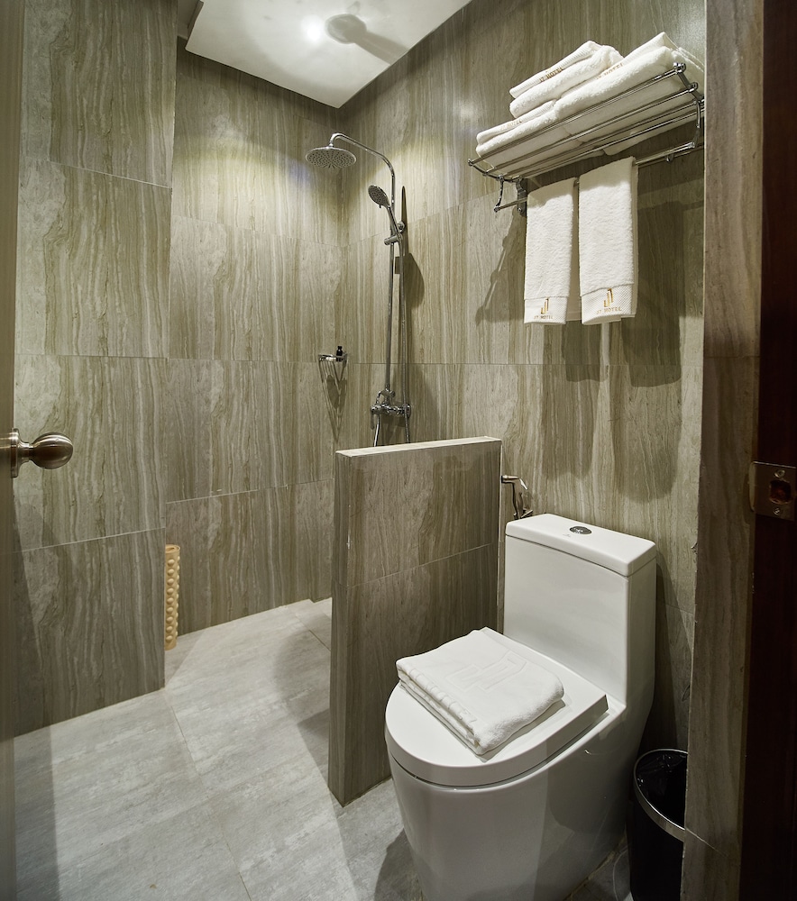 J7 Hotel Plaza 30/33