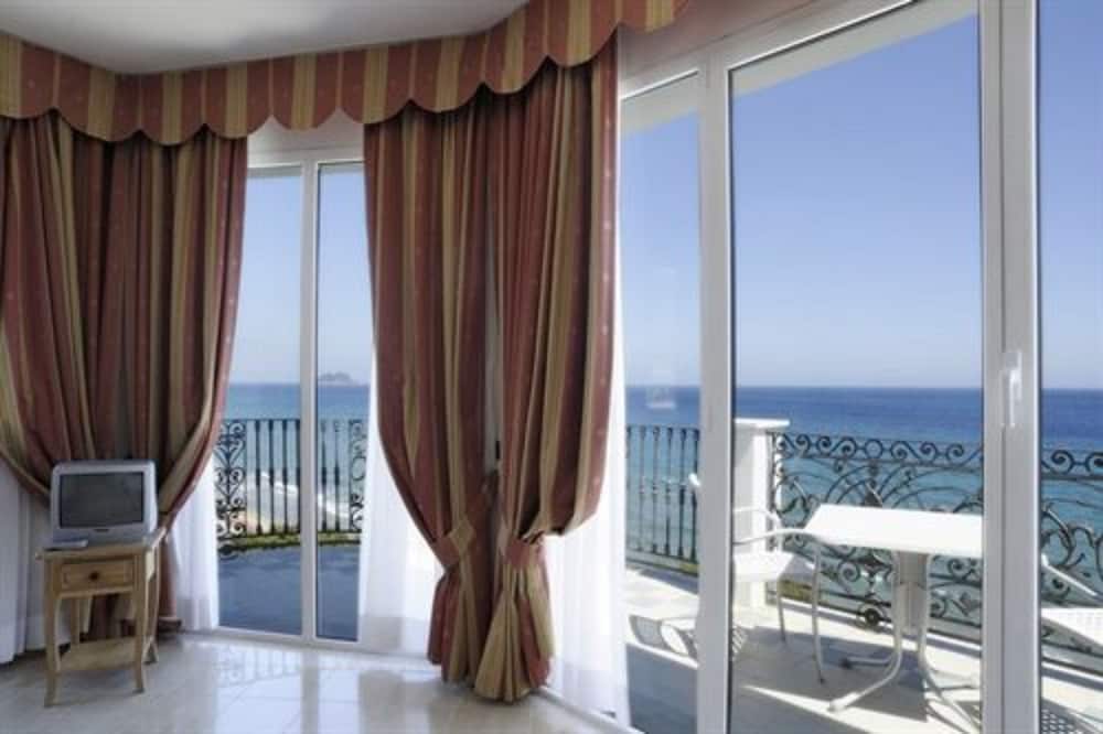 Grand Hotel Mediterranee 34/64