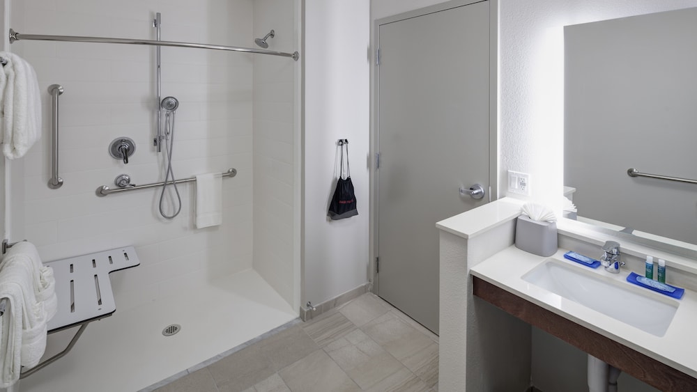 Holiday Inn Express Suites Orlando At Seaworld An Ihg Hotel 12/57