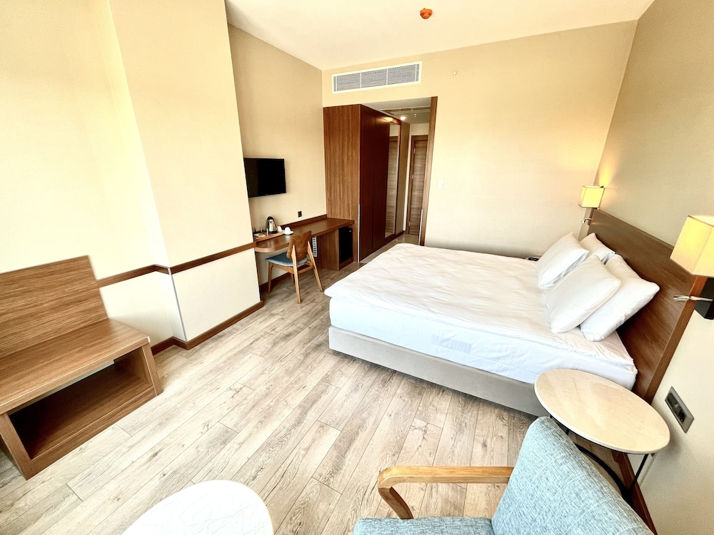 Turkmen Riverside Hotel 13/37
