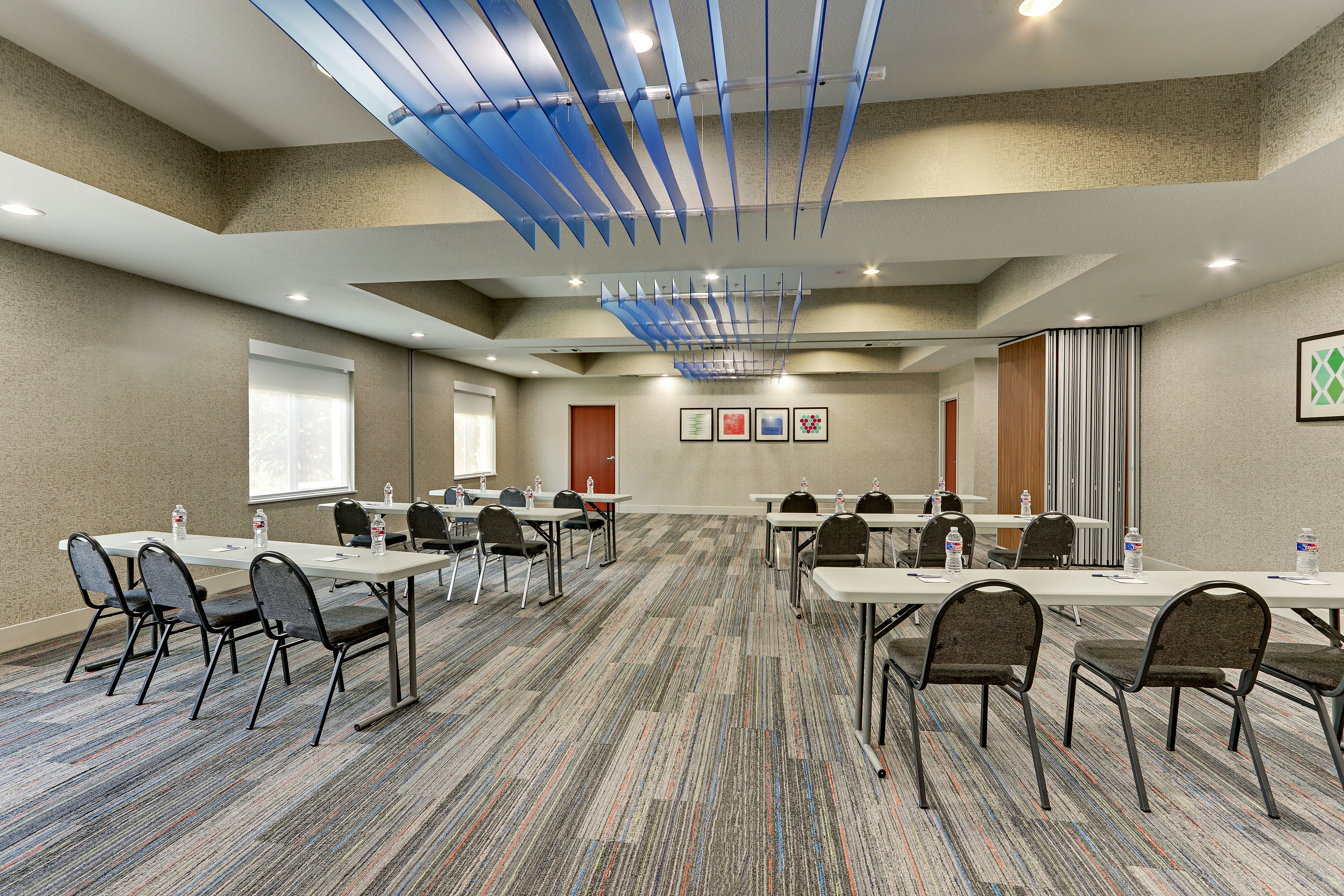 Holiday Inn Express Hotel & Suites Weatherford 56/57