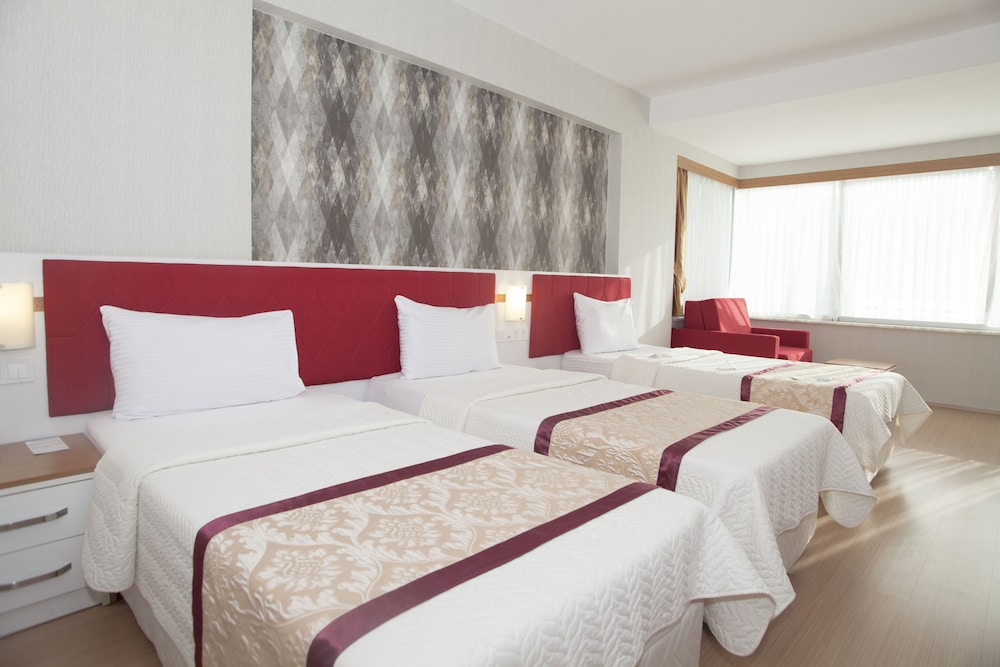 Konaks Hotel 8/42