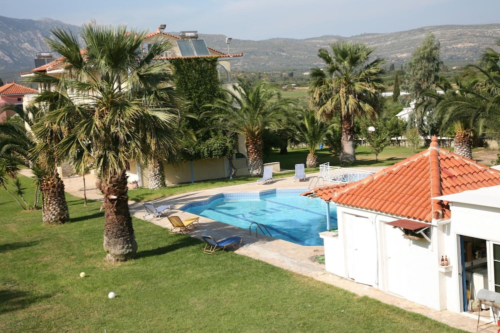 Zeus Hotel Ireon 24/42