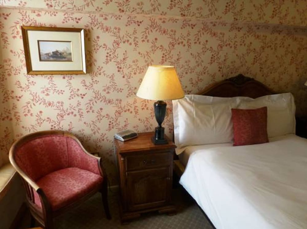 The Bear Hotel 3/33