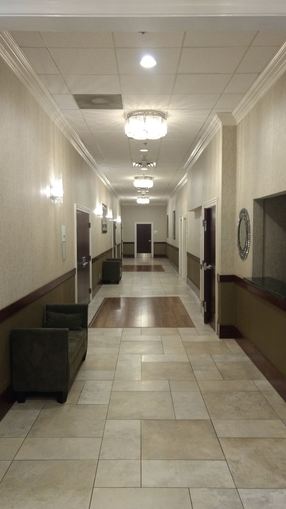 Holiday Inn Hotel And Suites Oklahoma City North 20/32