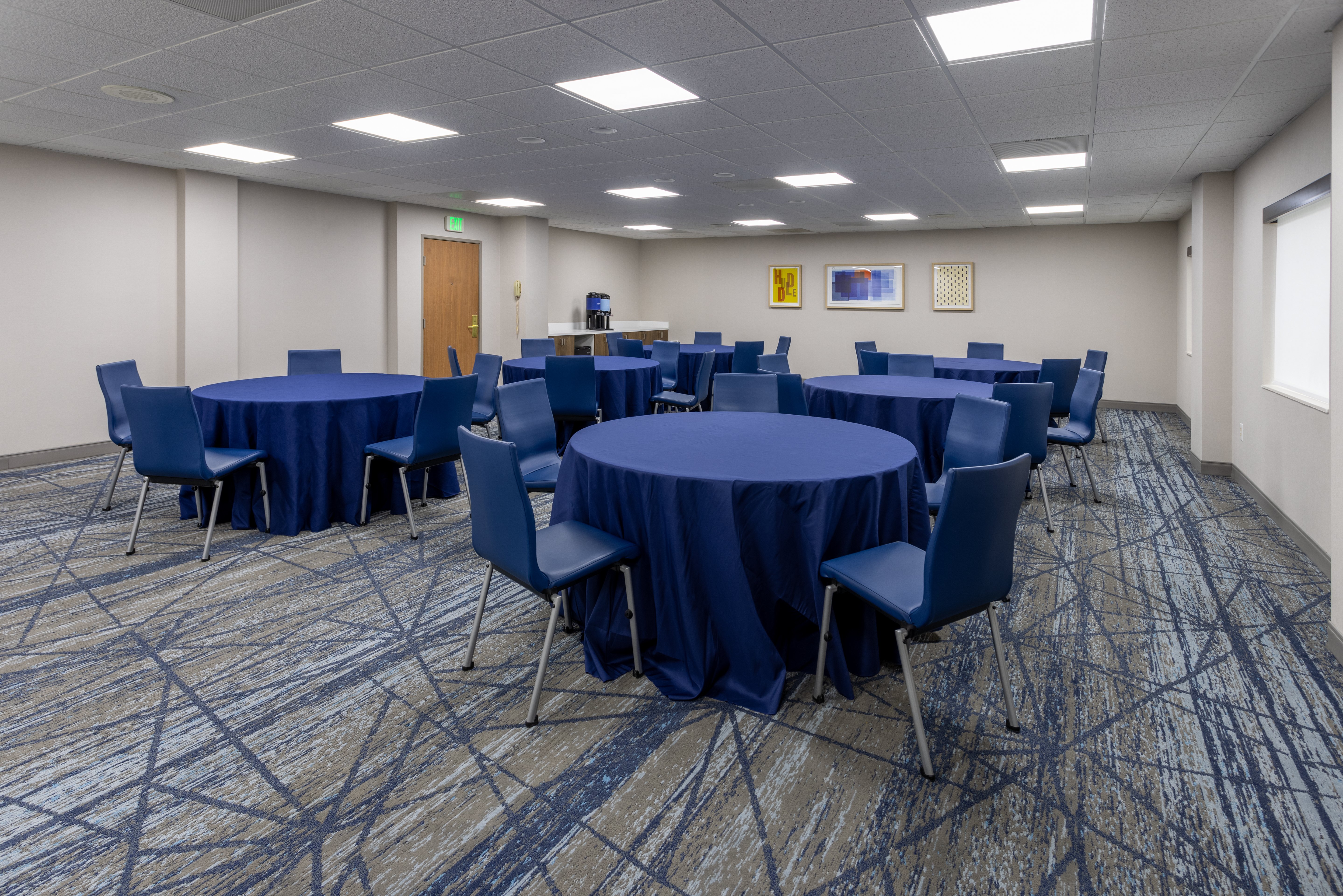 Holiday Inn Express Suites Center Township 73/78