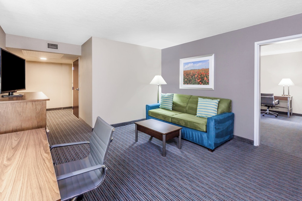 Holiday Inn Hotel And Suites Oklahoma City North 17/32
