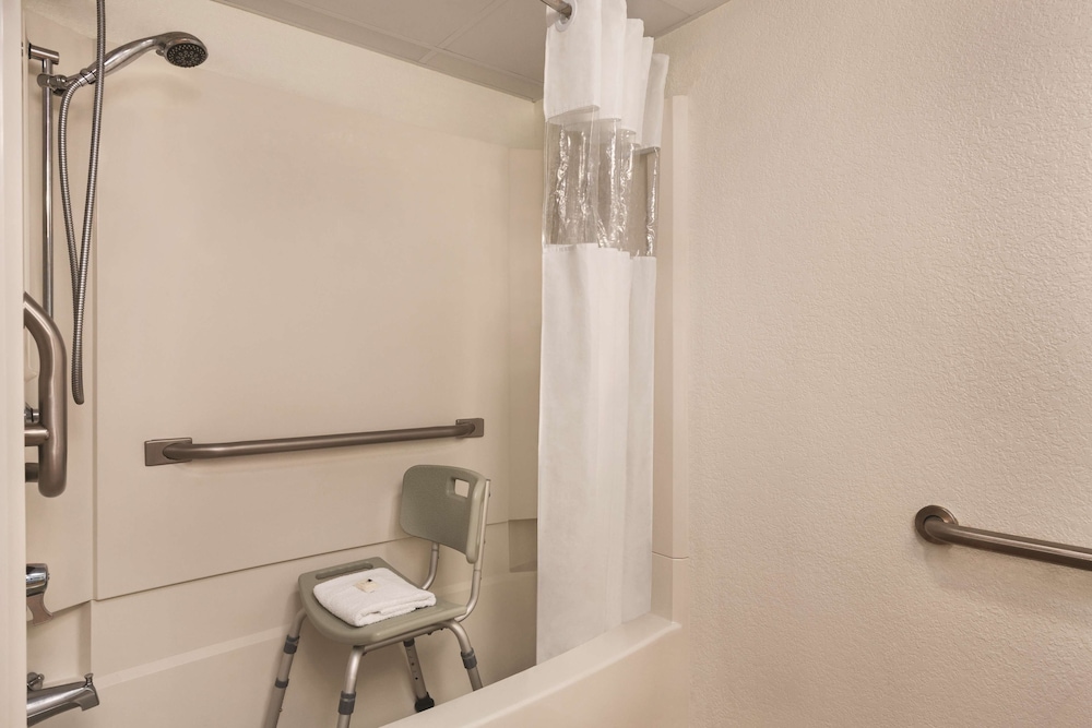 Country Inn & Suites by Radisson, Pigeon Forge South, TN 12/40