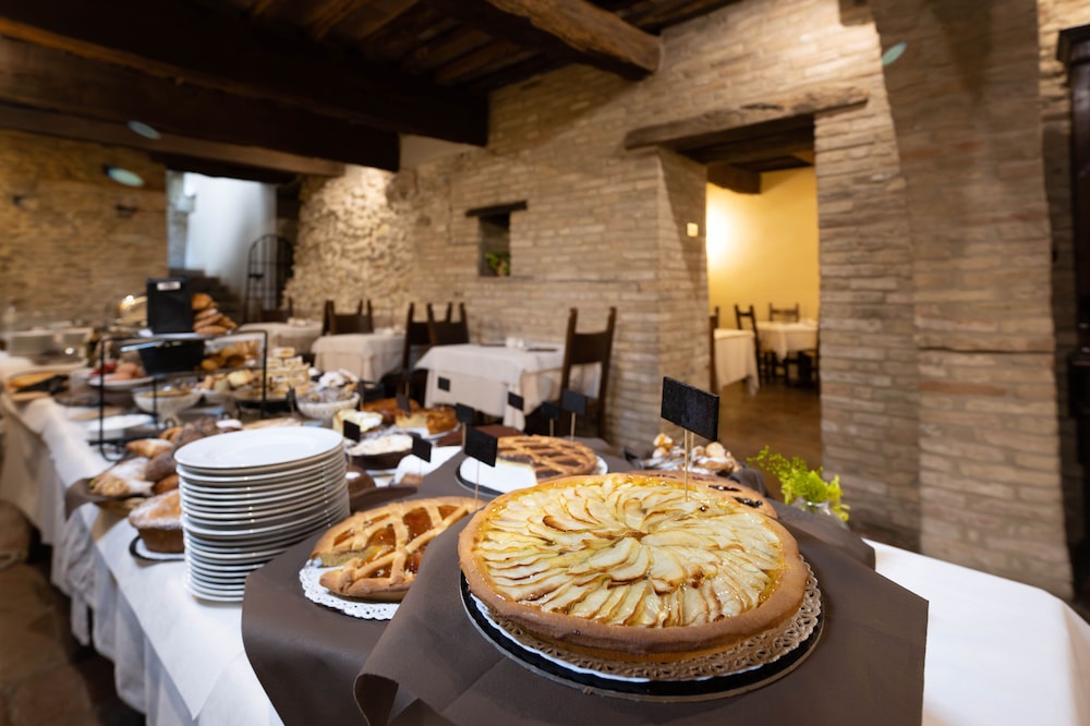 Castello Di Montegridolfo Spa Resort 72/89