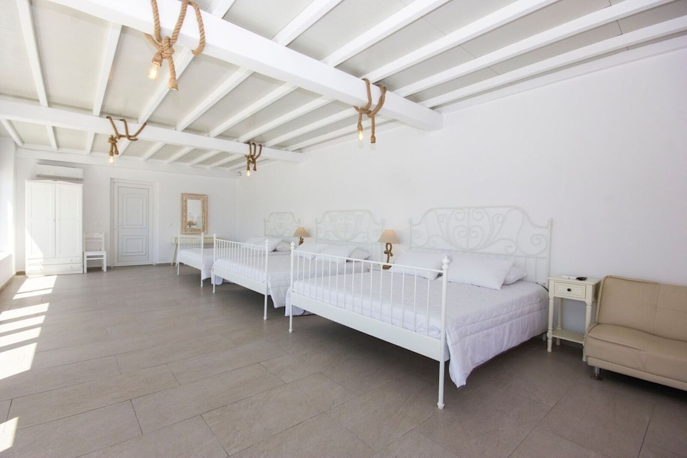 Anixi Hotel 24/64