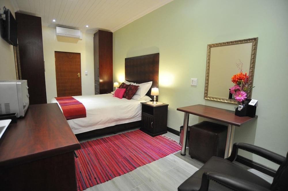Sunset Manor Guest House 17/50