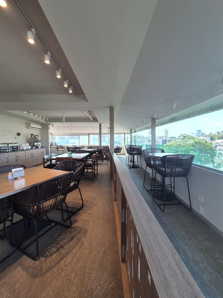 Oliva Plaza Hotel 42/50