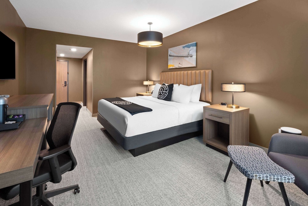 Riverbend Hotel and Suites, Trademark Collection by Wyndham 19/46