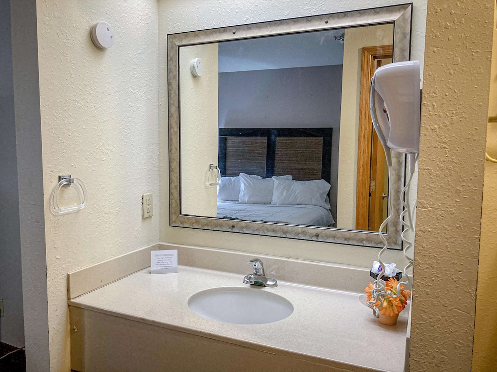 Motel6 Elkhart, IN 23/54