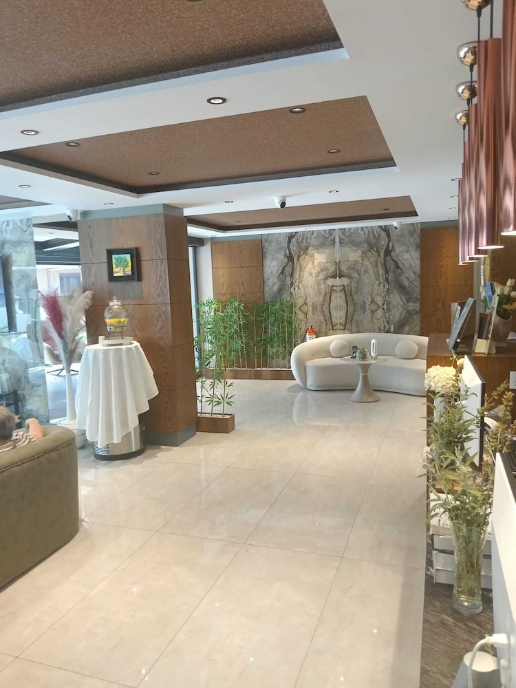Sam Hotel 4/48
