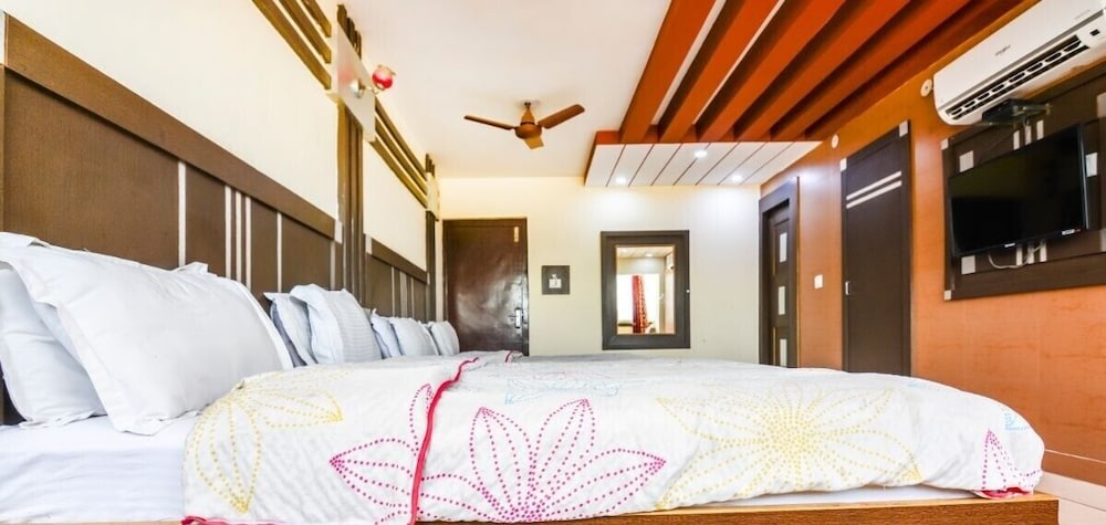 DELUXE, 4 BEDS, WITH VIEW