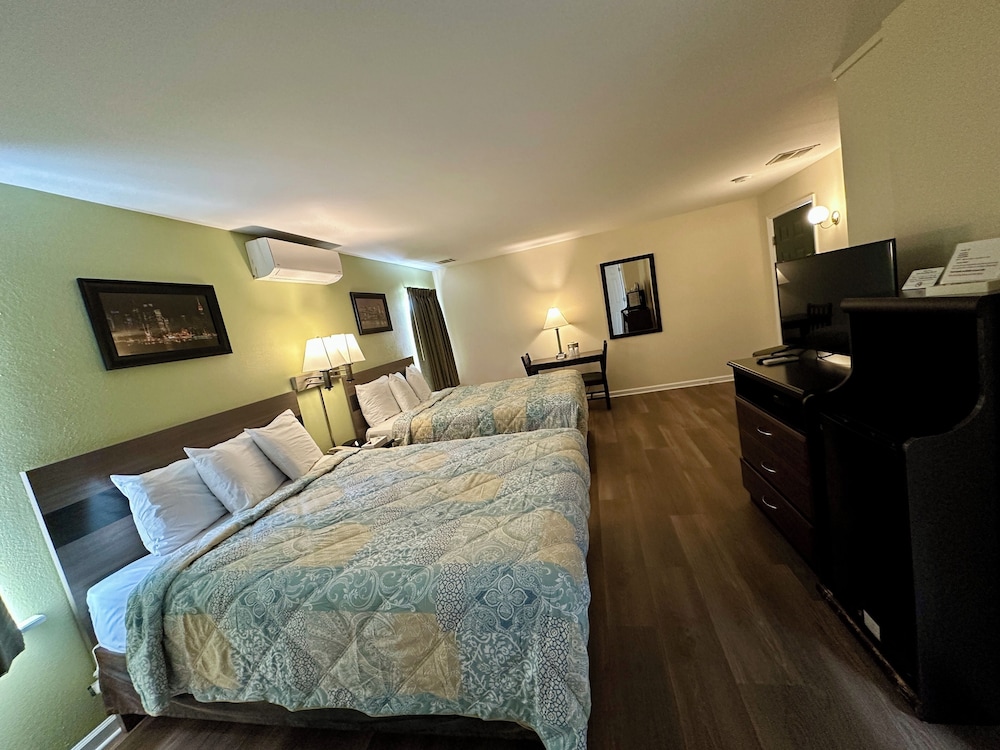 Sea Girt Lodge 29/72