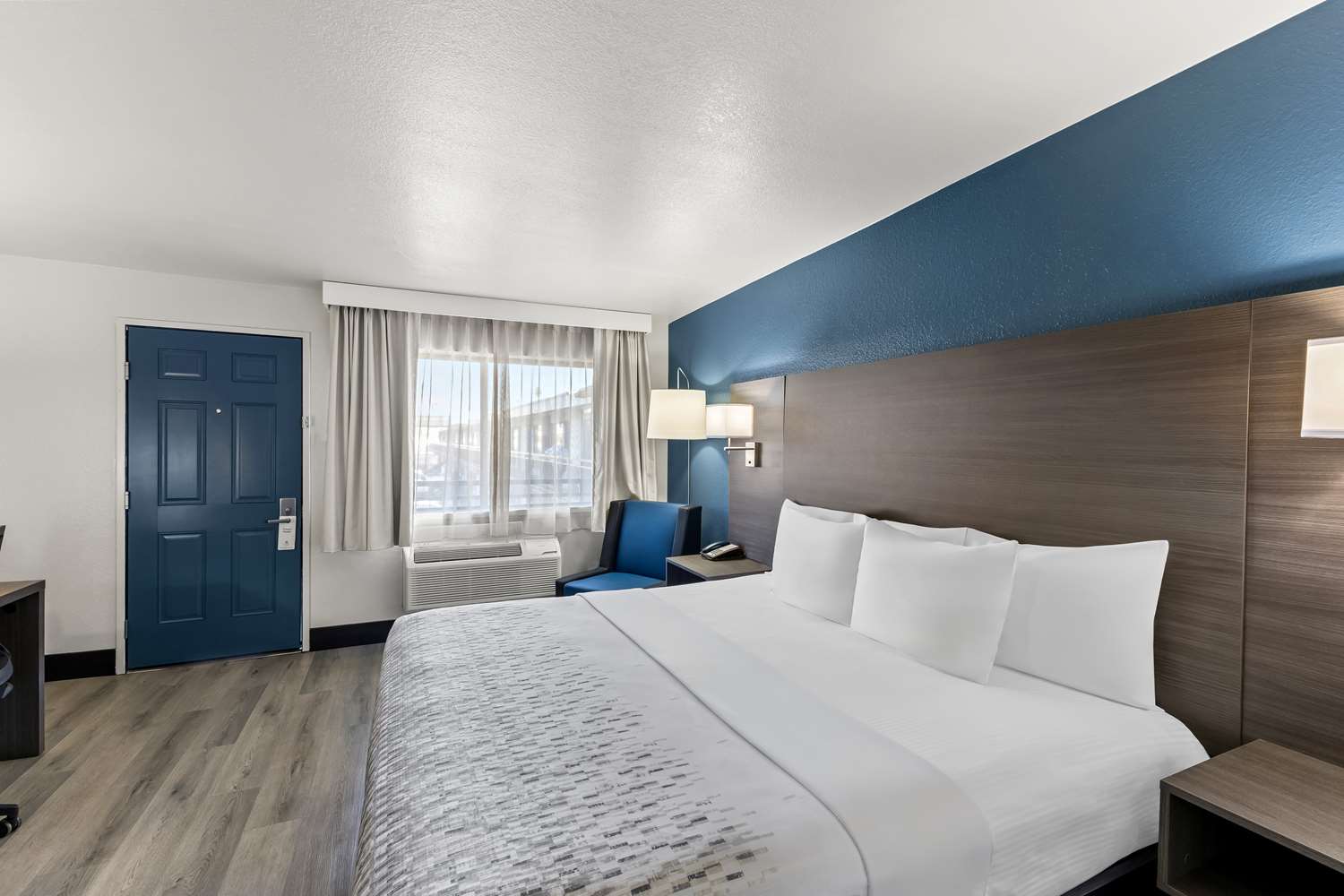 Room at Surestay Hotel By Best Western Phoenix Airport, PHOENIX - AZ