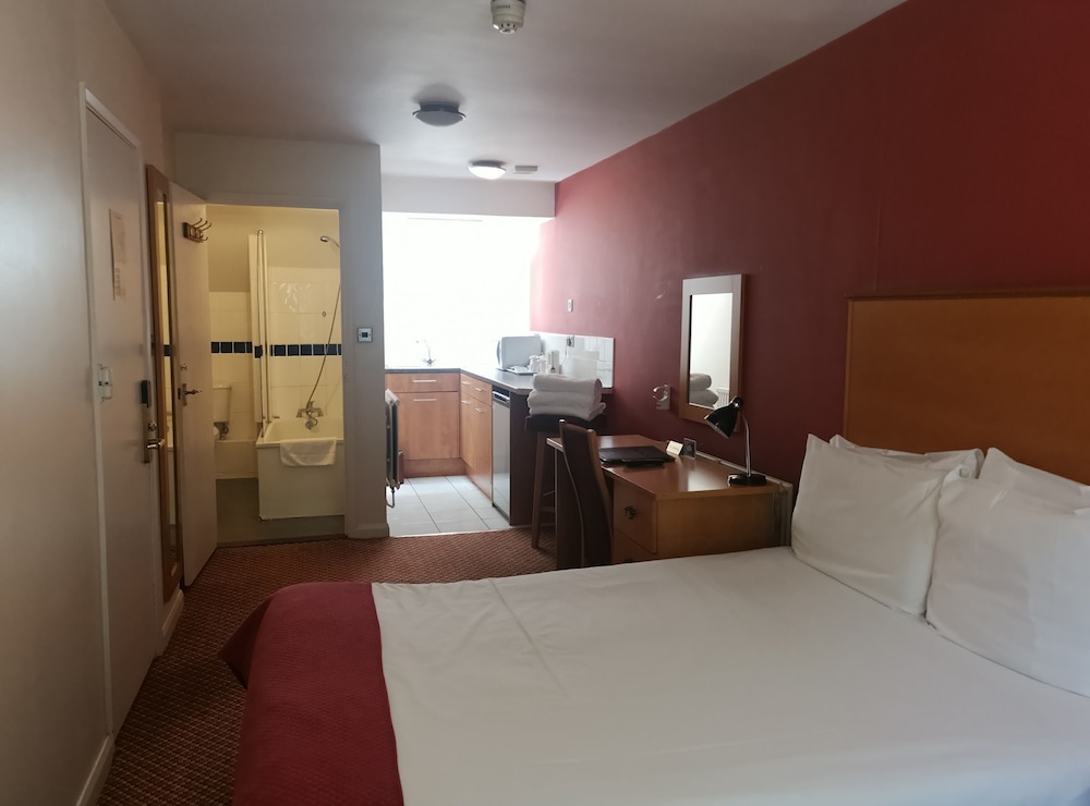 Tudor Lodge Hotel 14/45