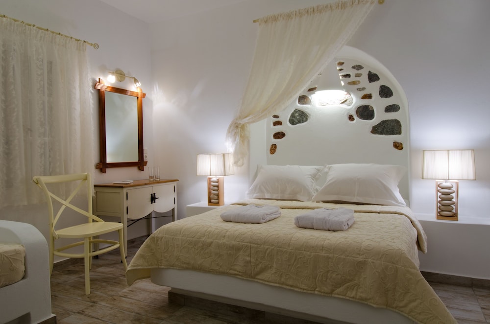 ASPALATHRAS WHITE HOTEL 11/50