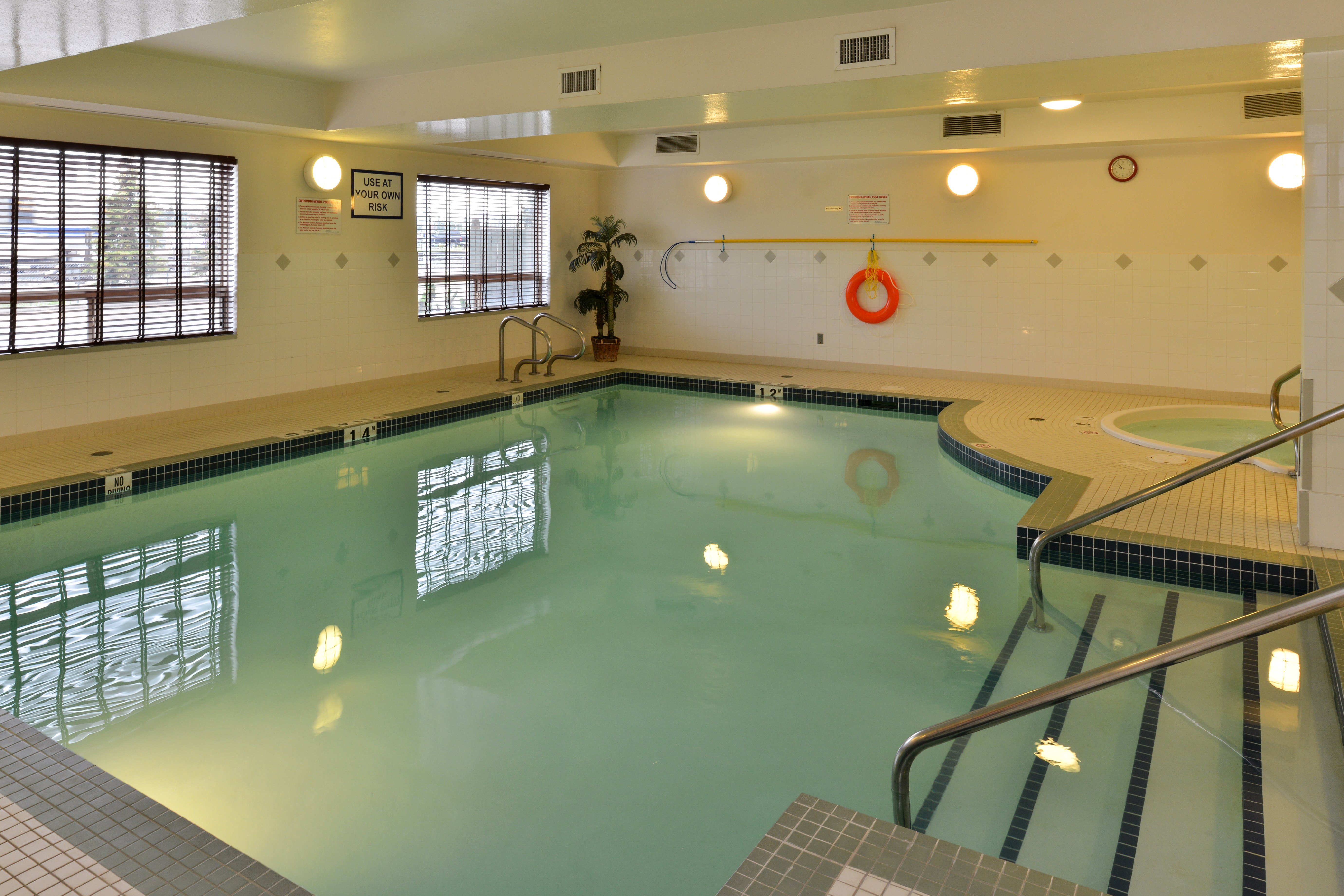 Holiday Inn Express And Suites Edmonton North 56/75