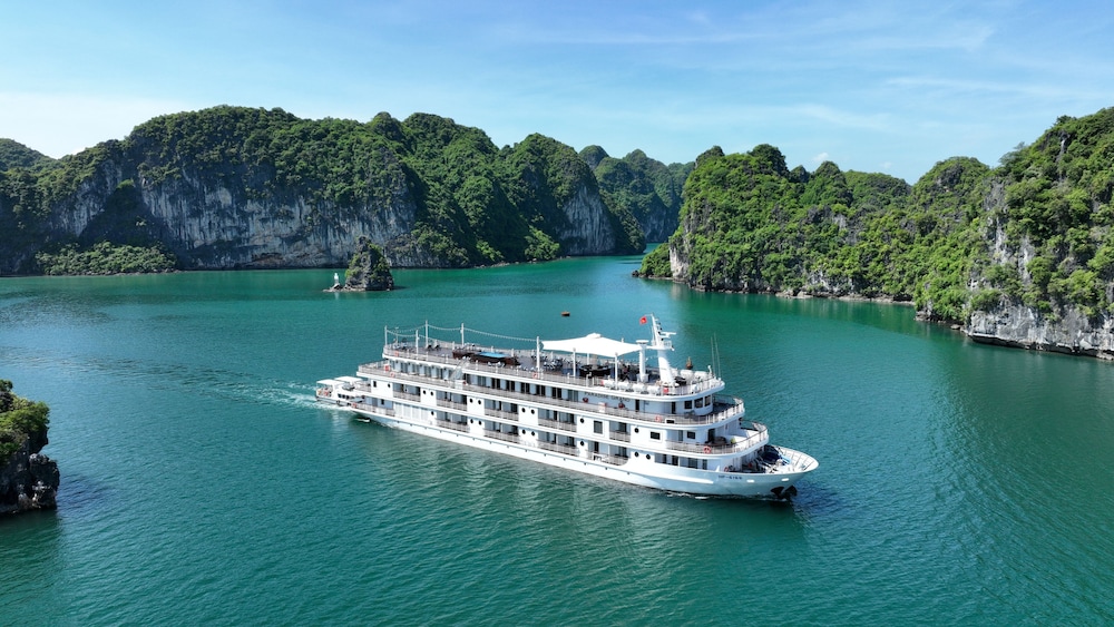 Paradise Grand Cruise – Lan Ha Bay 56/65