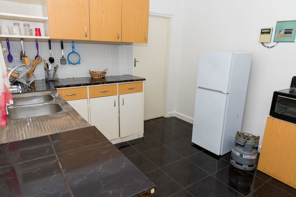 Spendwise Lodge And Apartments 49/50