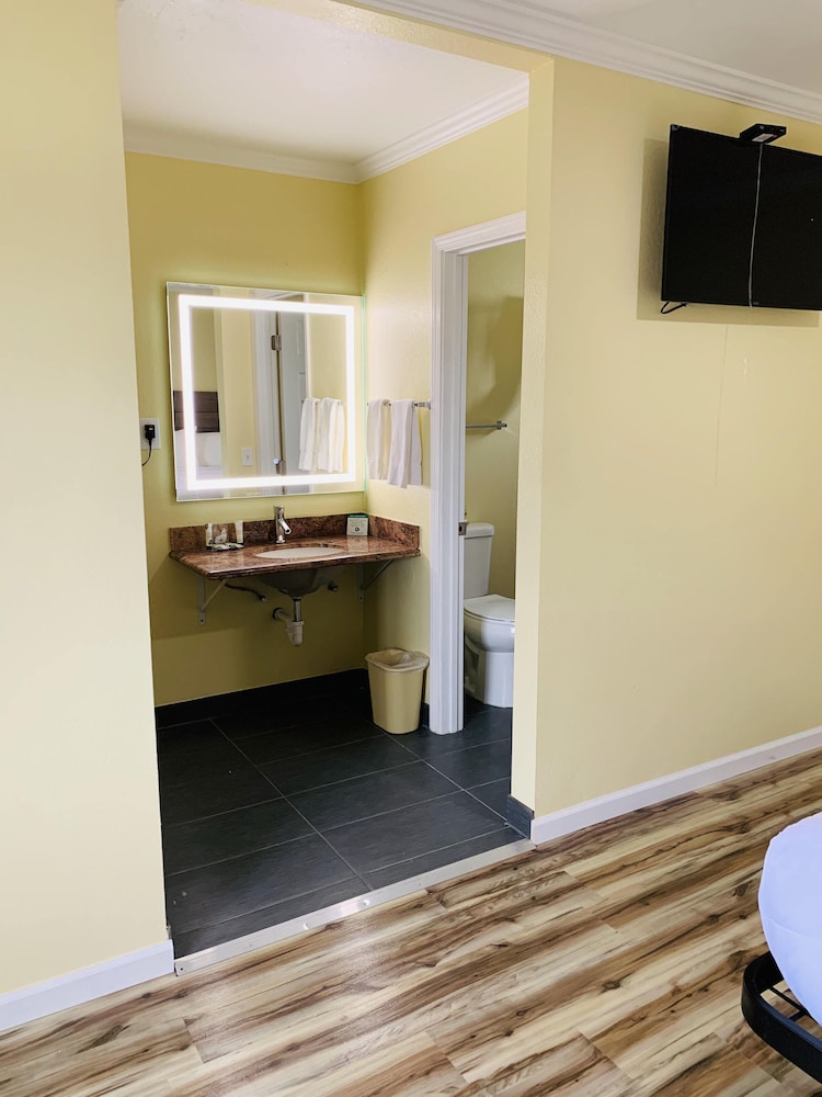 Estero Bay Motel 28/57