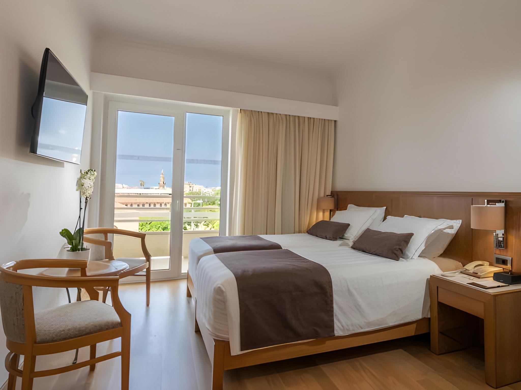Family Suite, Square View, City View