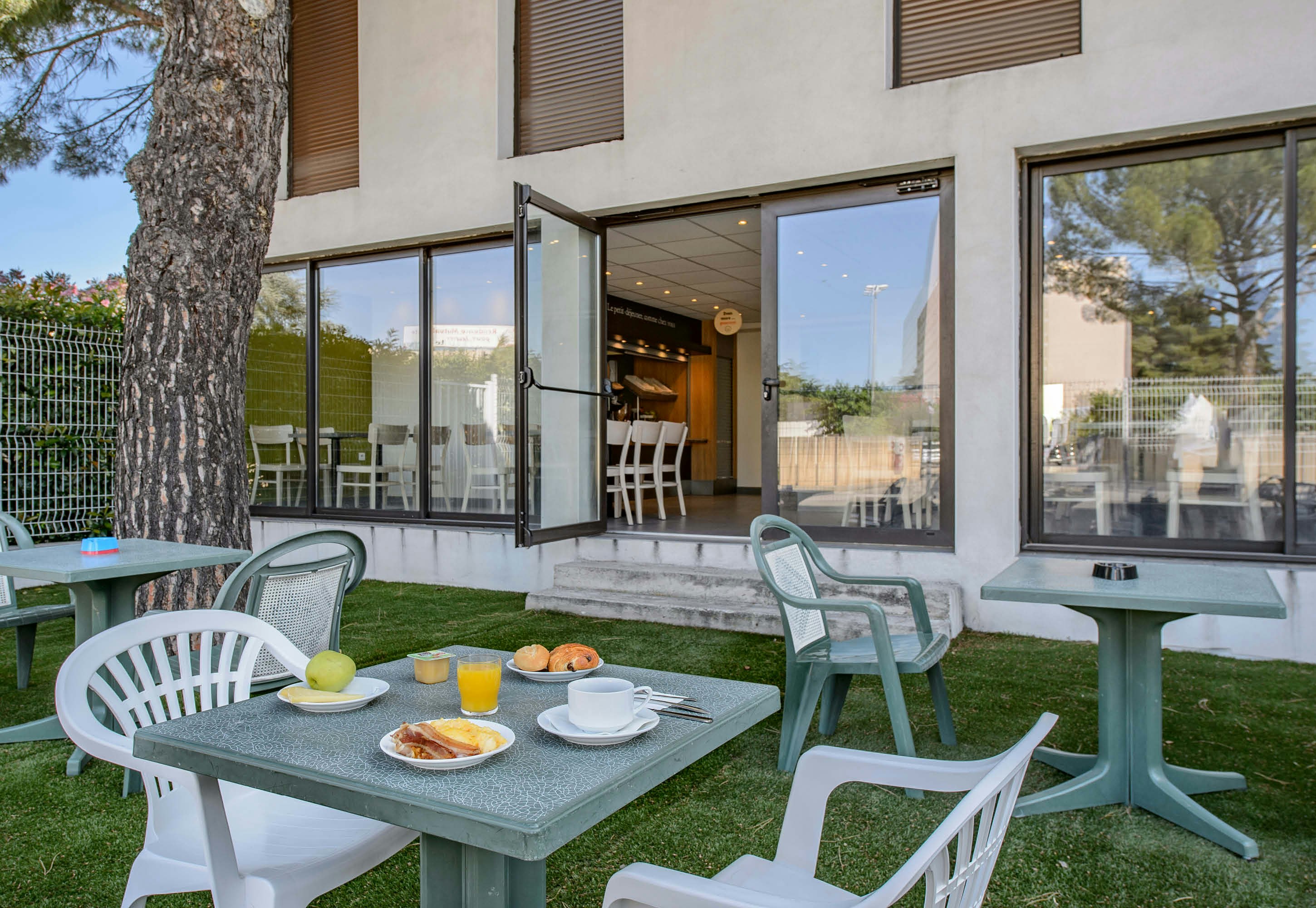 B&B HOTEL Nimes Ville Active 8/16