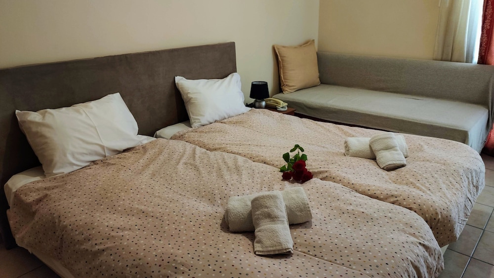 Hotel King. 11/58