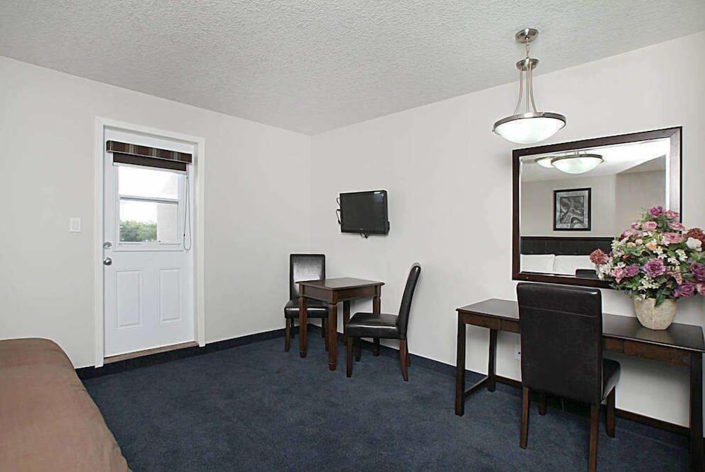 Travelodge By Wyndham Wetaskiwin 18/27