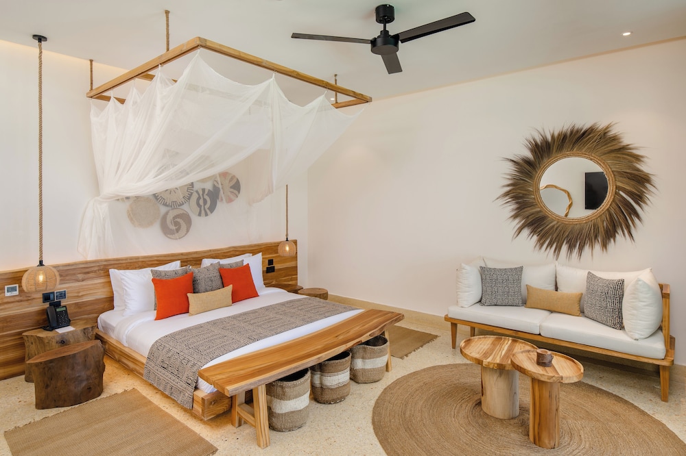 SEA FRONT SWIM UP SUITE