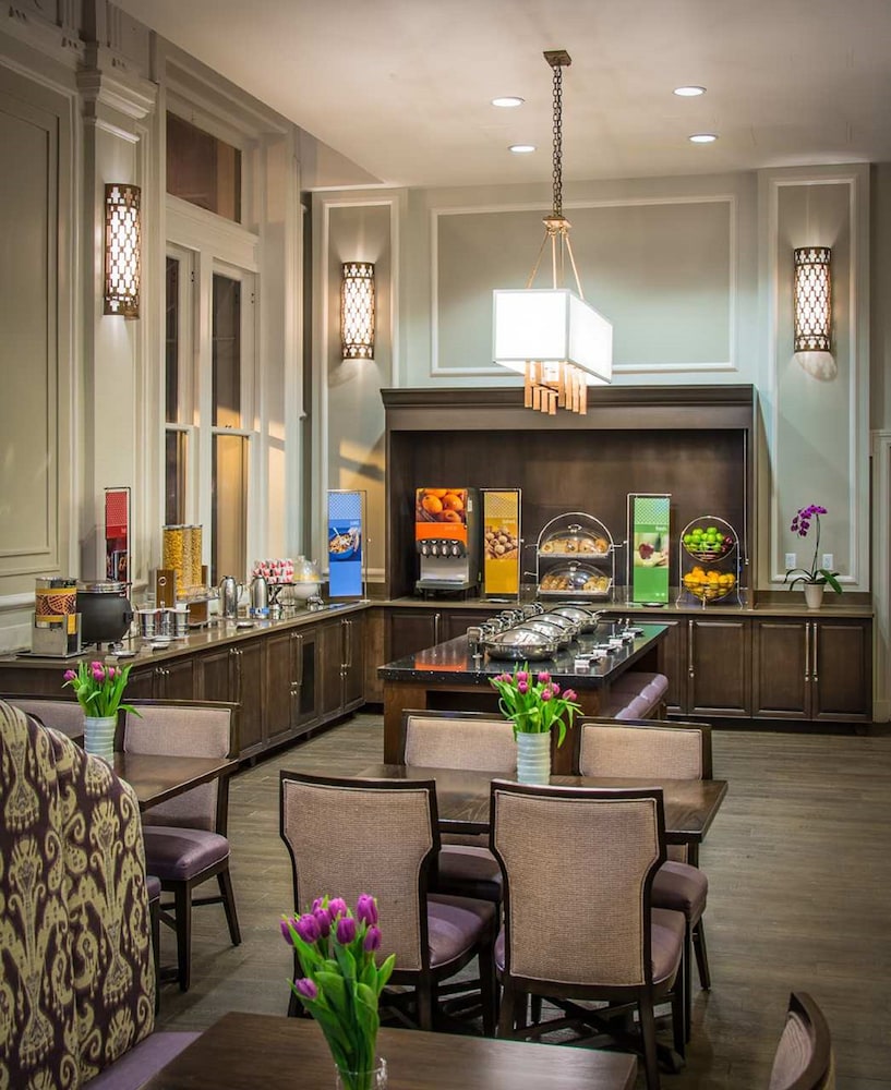 Hampton Inn and Suites Baltimore Inner Harbor 28/41