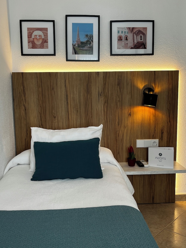 STANDARD, SINGLE