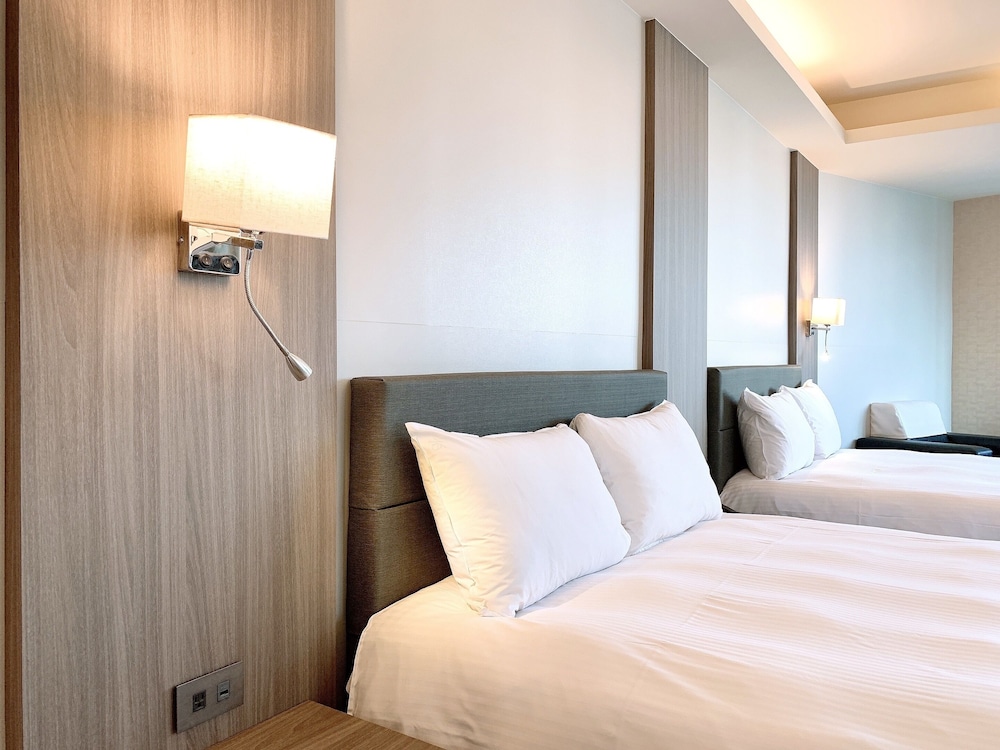 Grand Earl Hotel 27/48