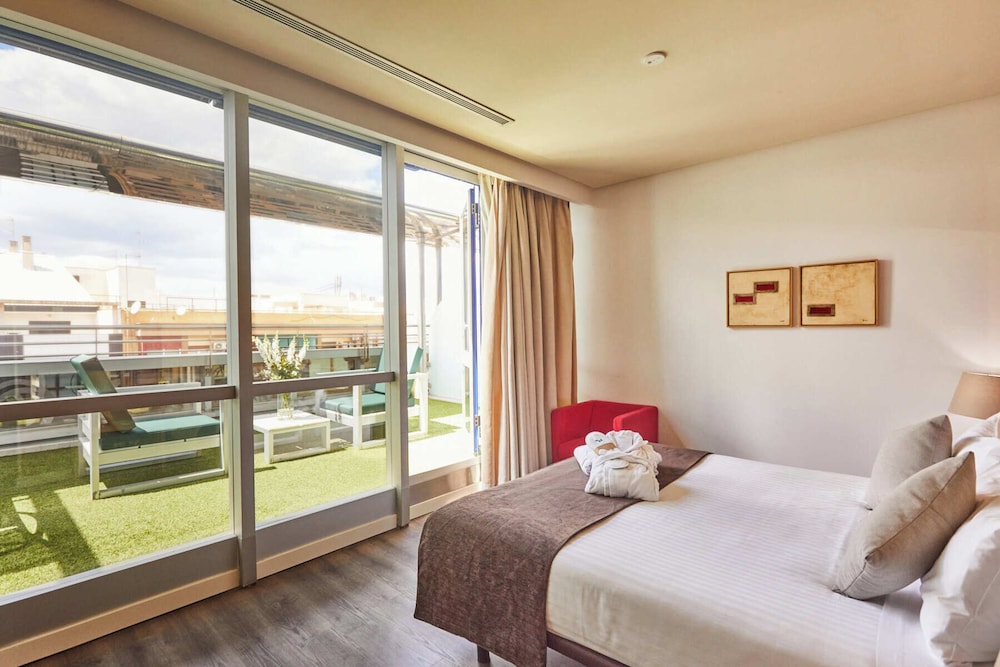SUPERIOR, DOUBLE OR TWIN BED