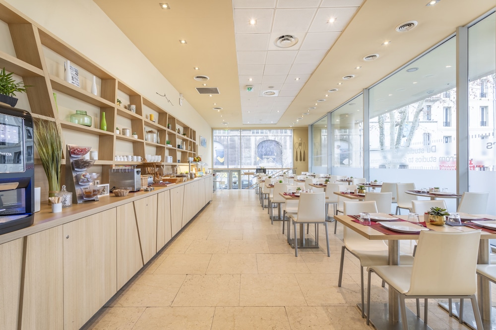 restaurant cafeteria