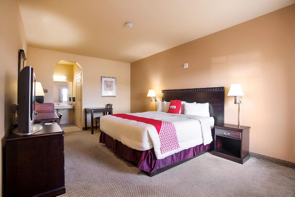 OYO Hotel Valley View TX, I-35 14/32