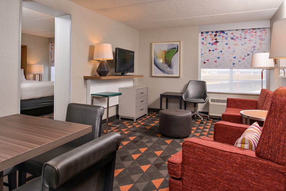 Holiday Inn Hotel and Suites Rochester Marketplace 34/64