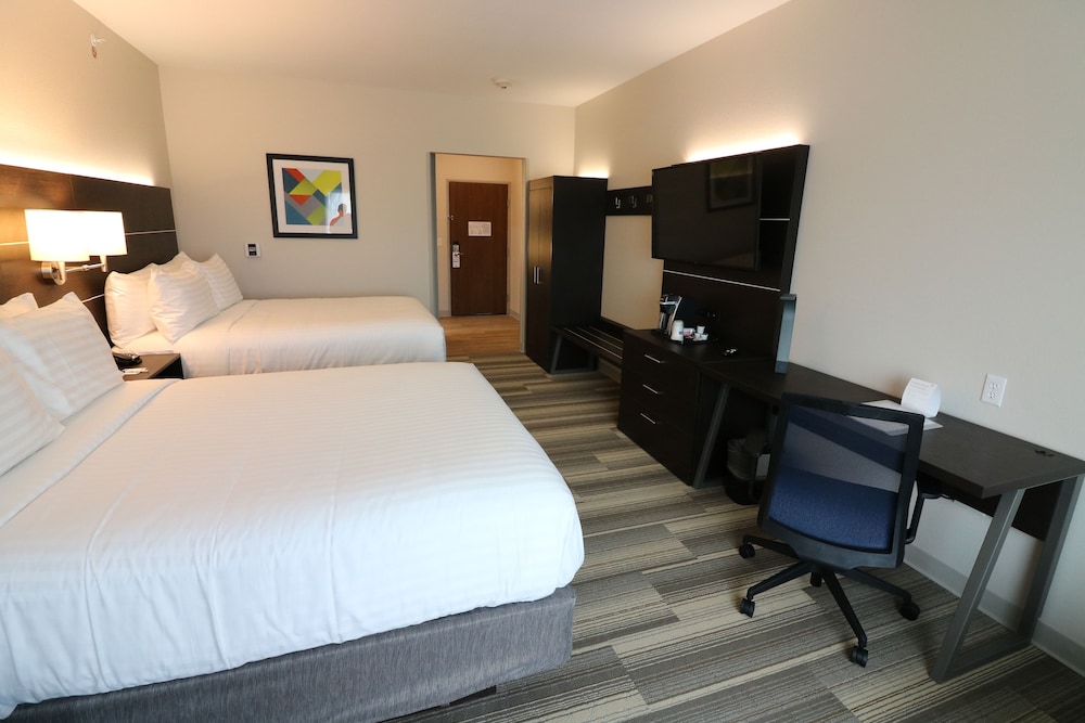 HOLIDAY INN EXPRESS & SUITES COFFEYVILLE 17/48