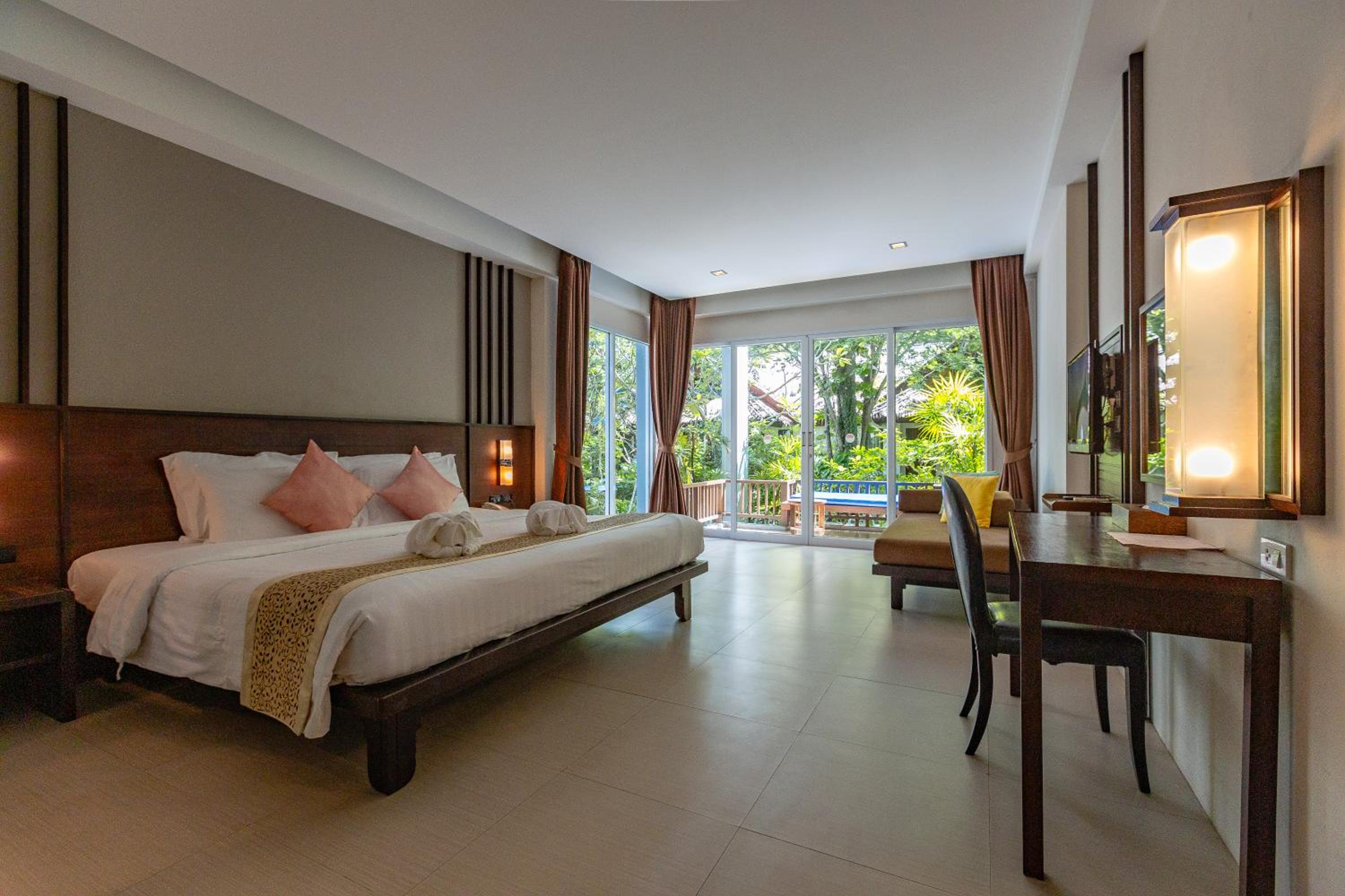 Grand, Deluxe, Double Bed, Sunset Wing, Sand Sea Resort Railay Beach 3/10