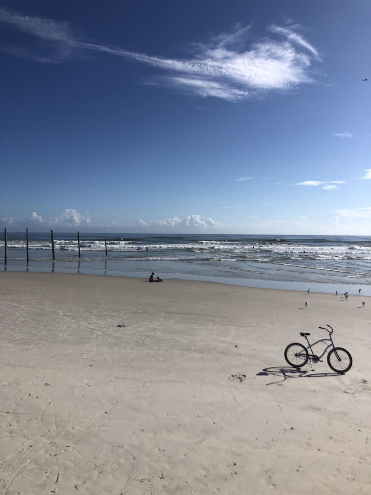 Beachside Hotel 55/60