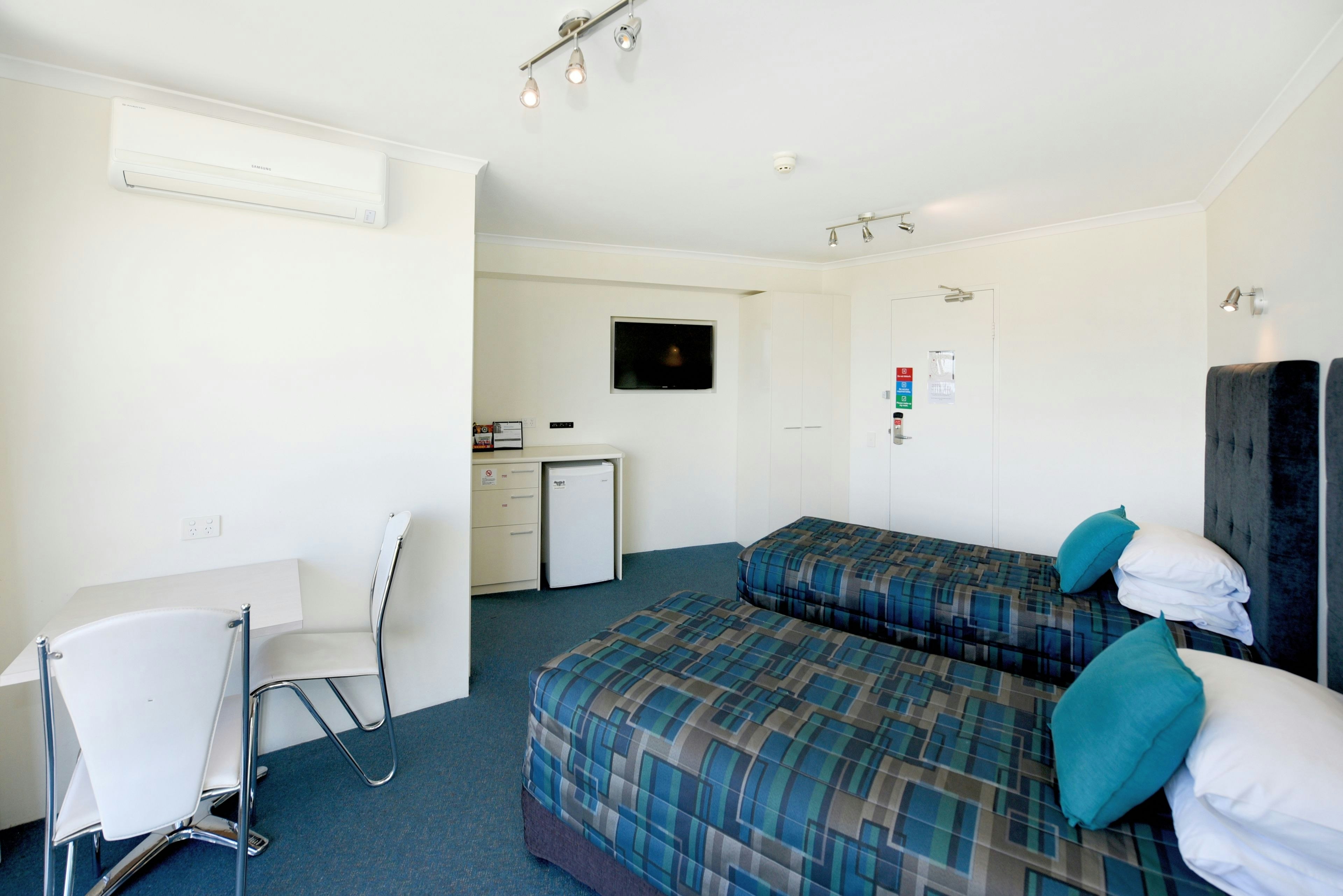 Atlantic Tower Motor Inn 42/45
