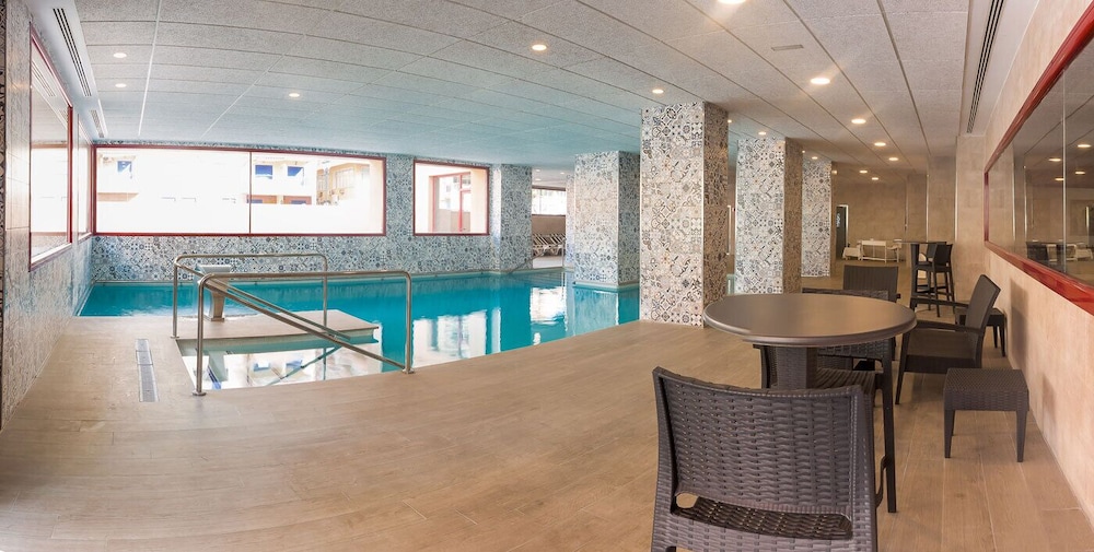 Hotel Angela 8/69